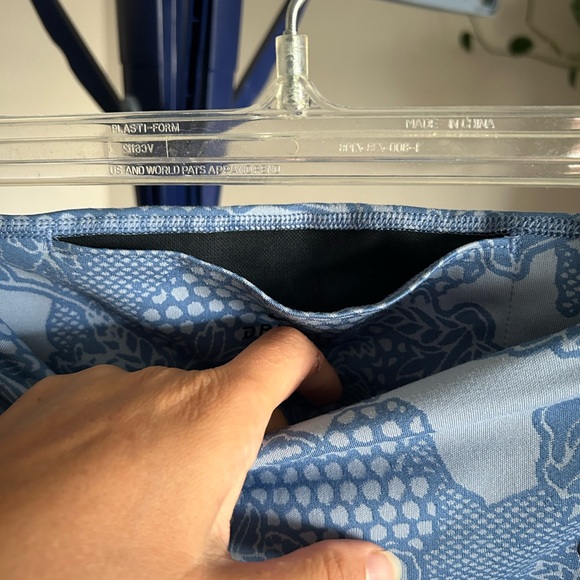 Printed Nike Dri-fit leggings in EUC - Picture 8 of 8